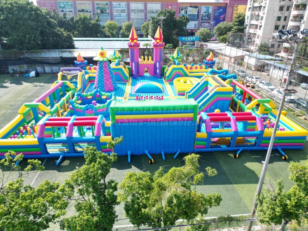 GF2-160 Ultimate Giant Inflatable Kingdom